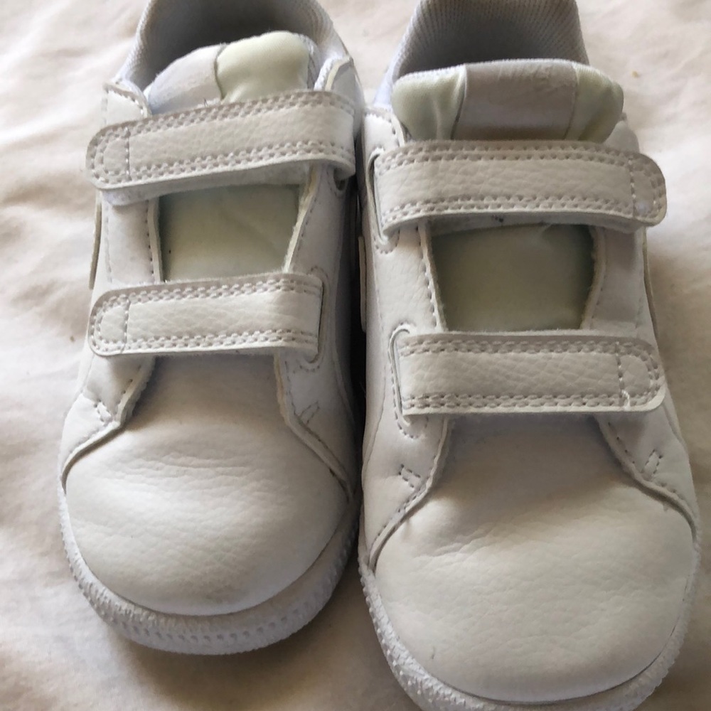 White Nike sneaker size 8c worn a few times